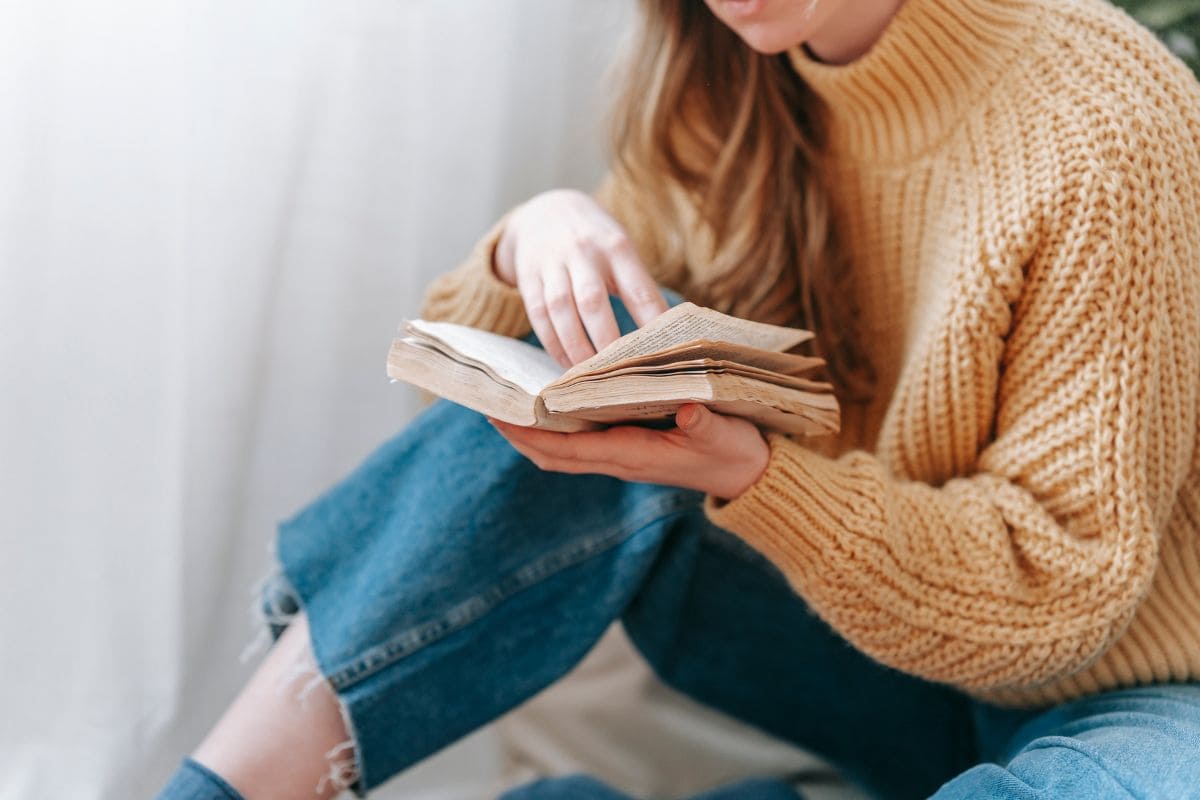 Woman sitting and reading a book