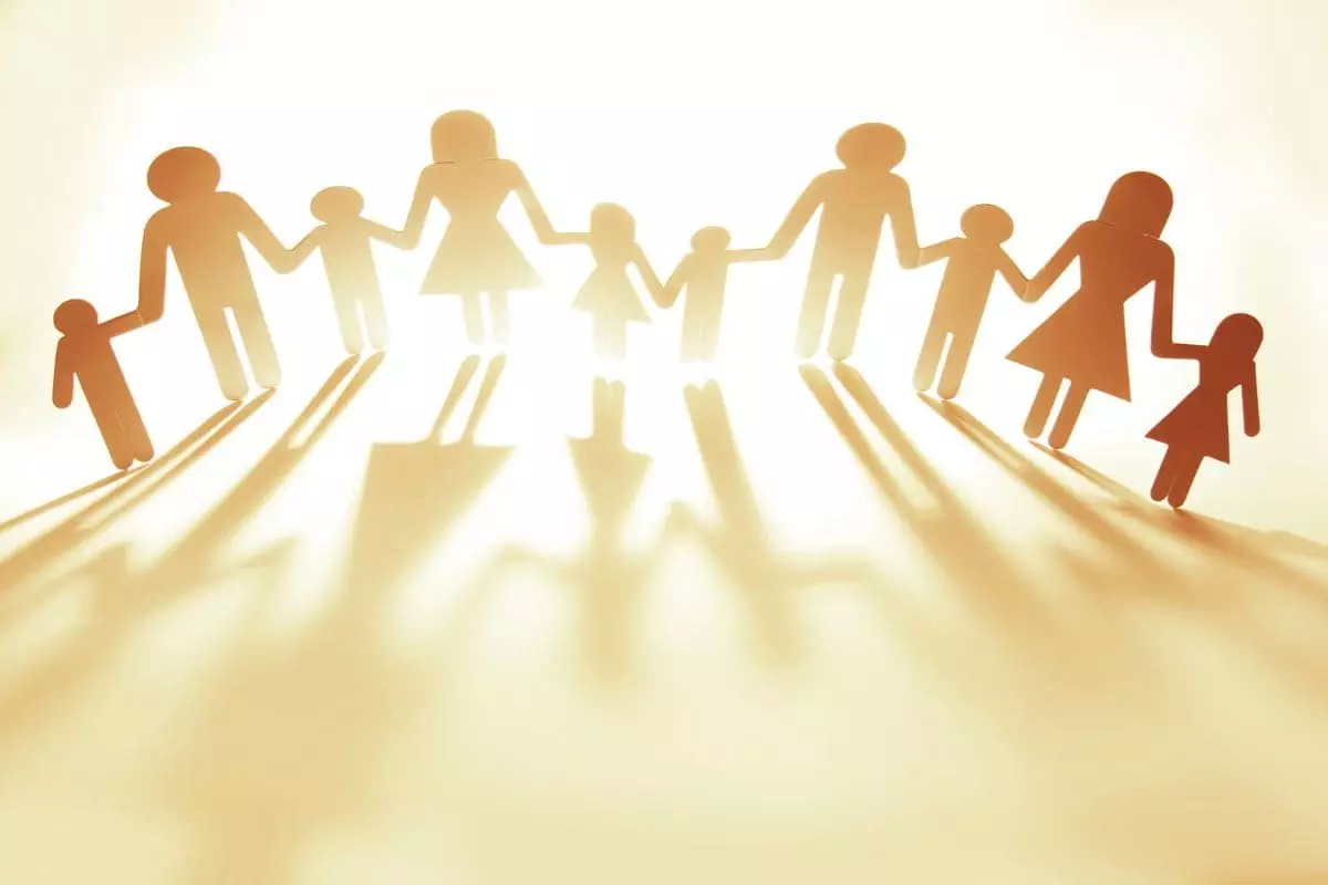 Paper family in light